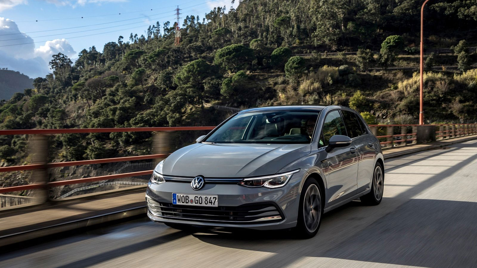 Top 10: Κορυφαίο σε πωλήσεις το Golf, πρώτο στα PHEV το Ford Kuga