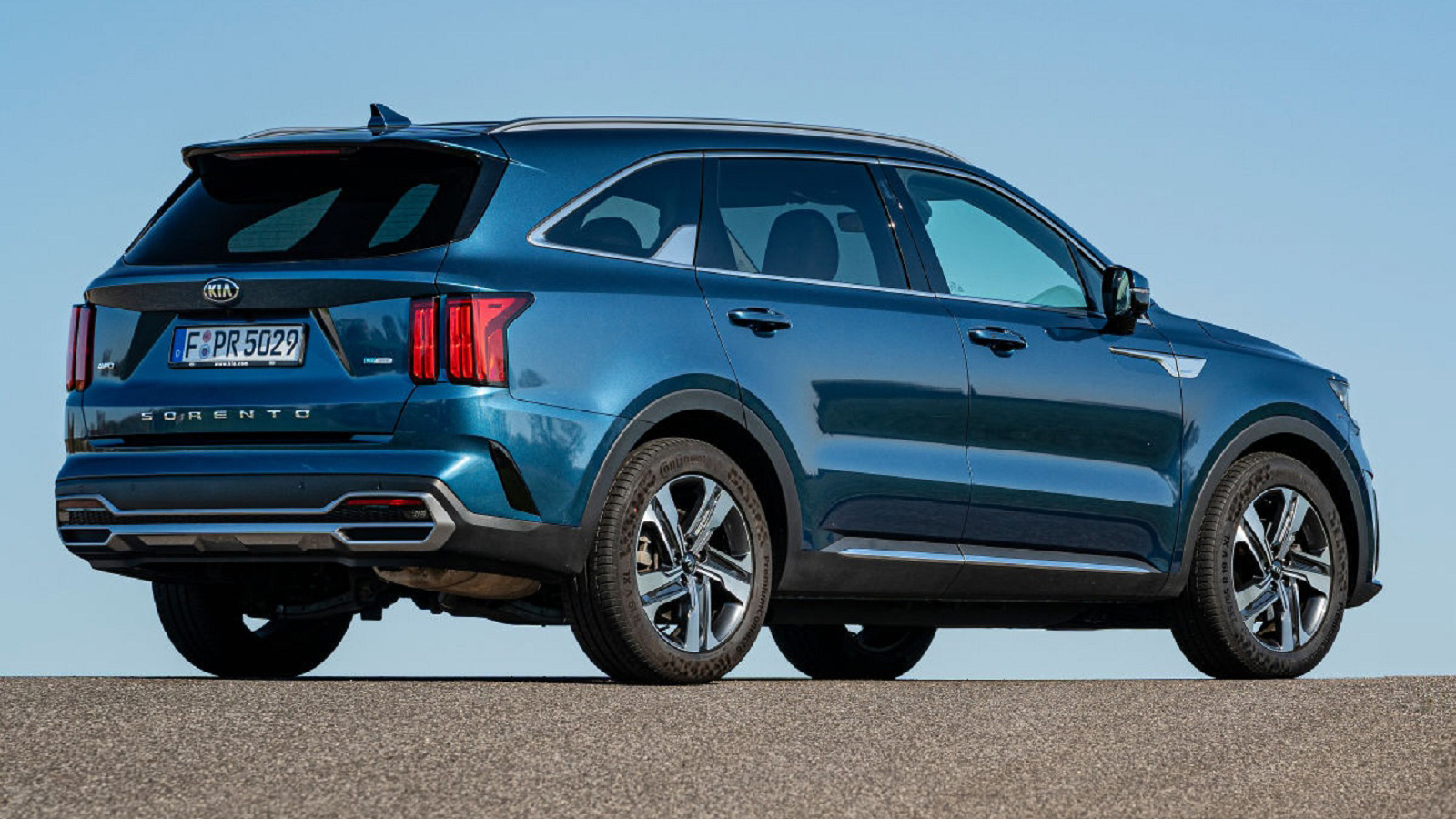 Αμιγώς υβριδικά ή plug-in-hybrid;