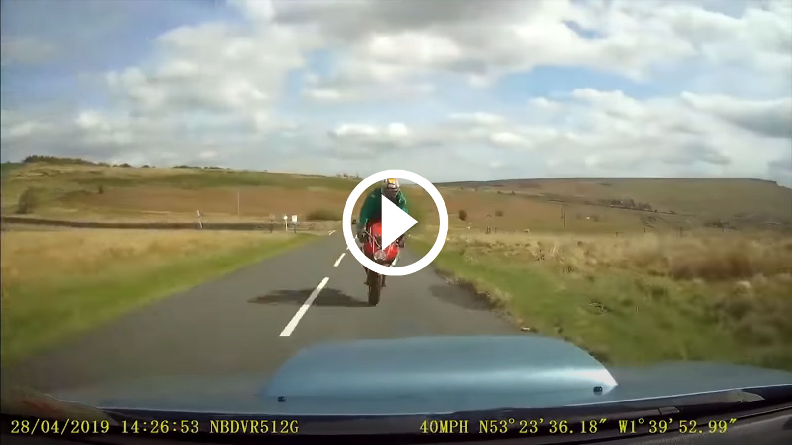 Αμπαλος με Subaru θερίζει μηχανόβιο [video]