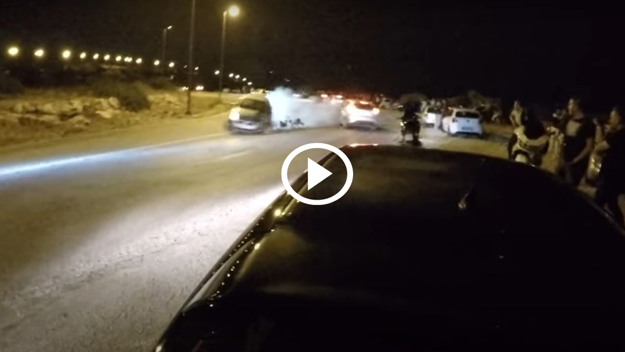 Δύο αυτοκίνητα και μια μηχανή έγιναν σμπαράλια στα Λιμανάκια [video]