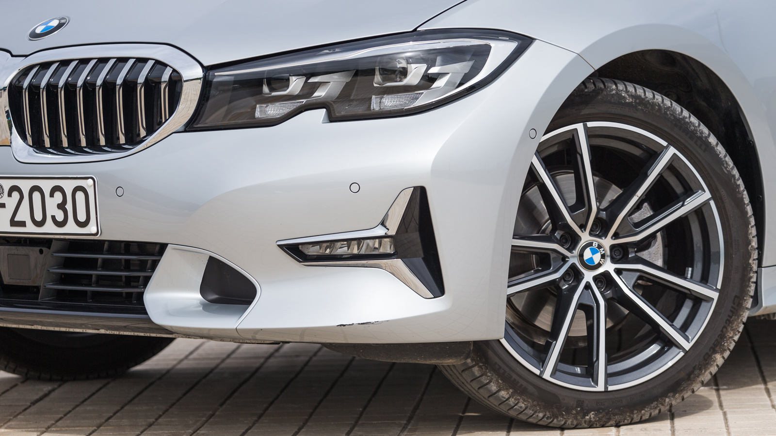 BMW 320d: Μυώδες αμάξωμα και 400 Nm ροπή