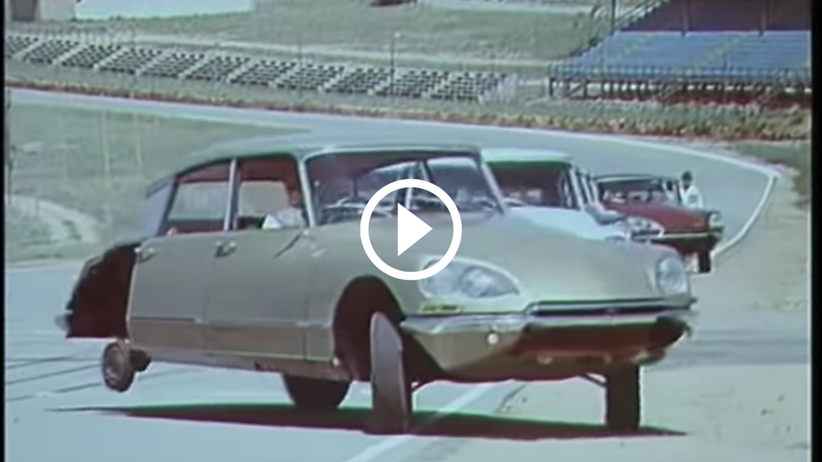 Citroen DS πηγαίνουν άνετα με 3 τροχούς [video]