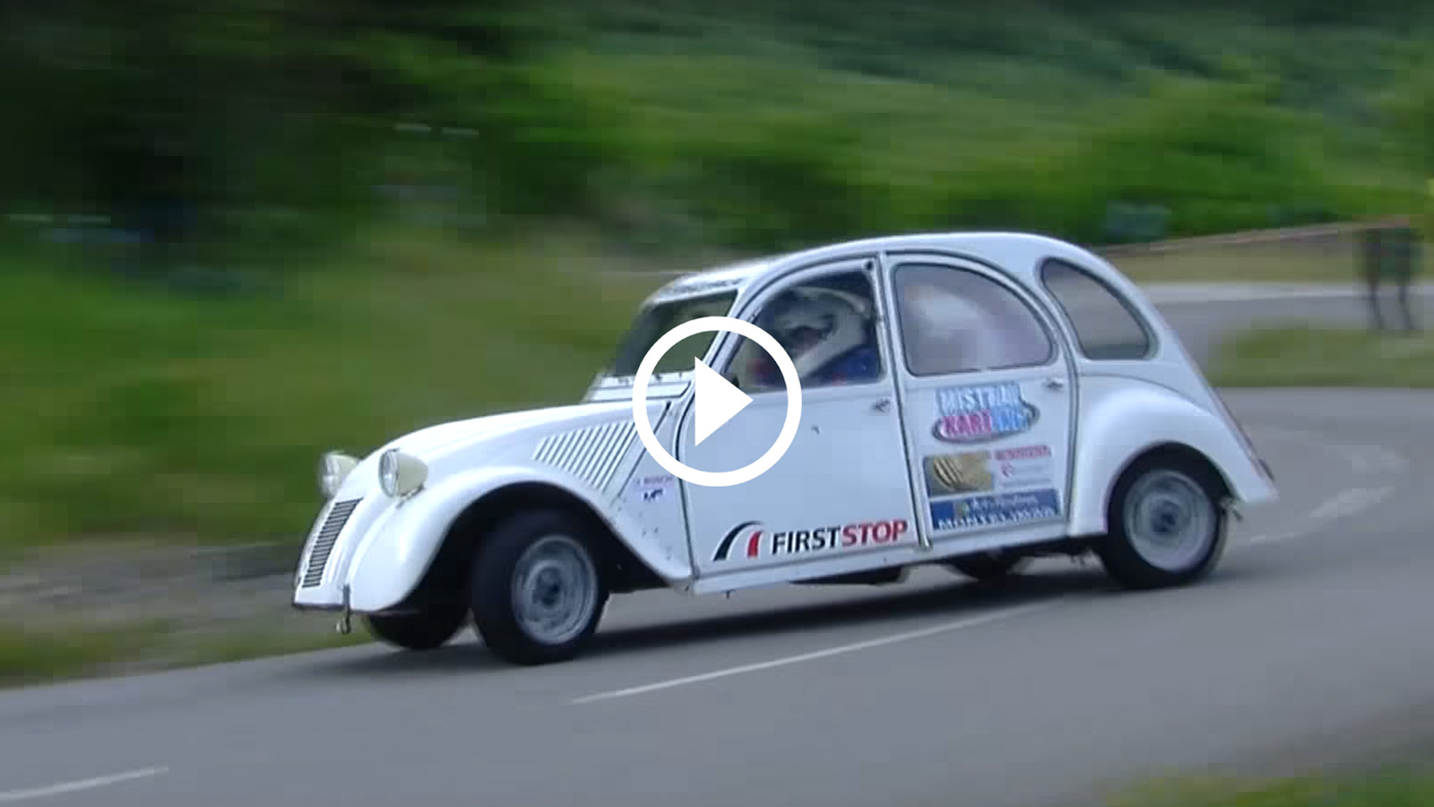 Εξωφρενικό 2CV στρίβει παντού με τις πόρτες [video]