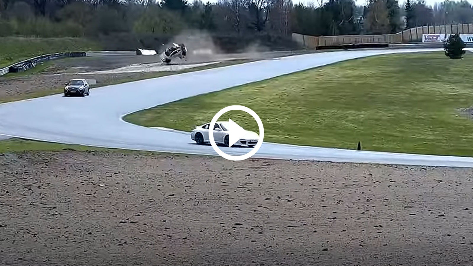 Έβαλε το GR Yaris στην πίστα και έφερε τούμπες! [video]