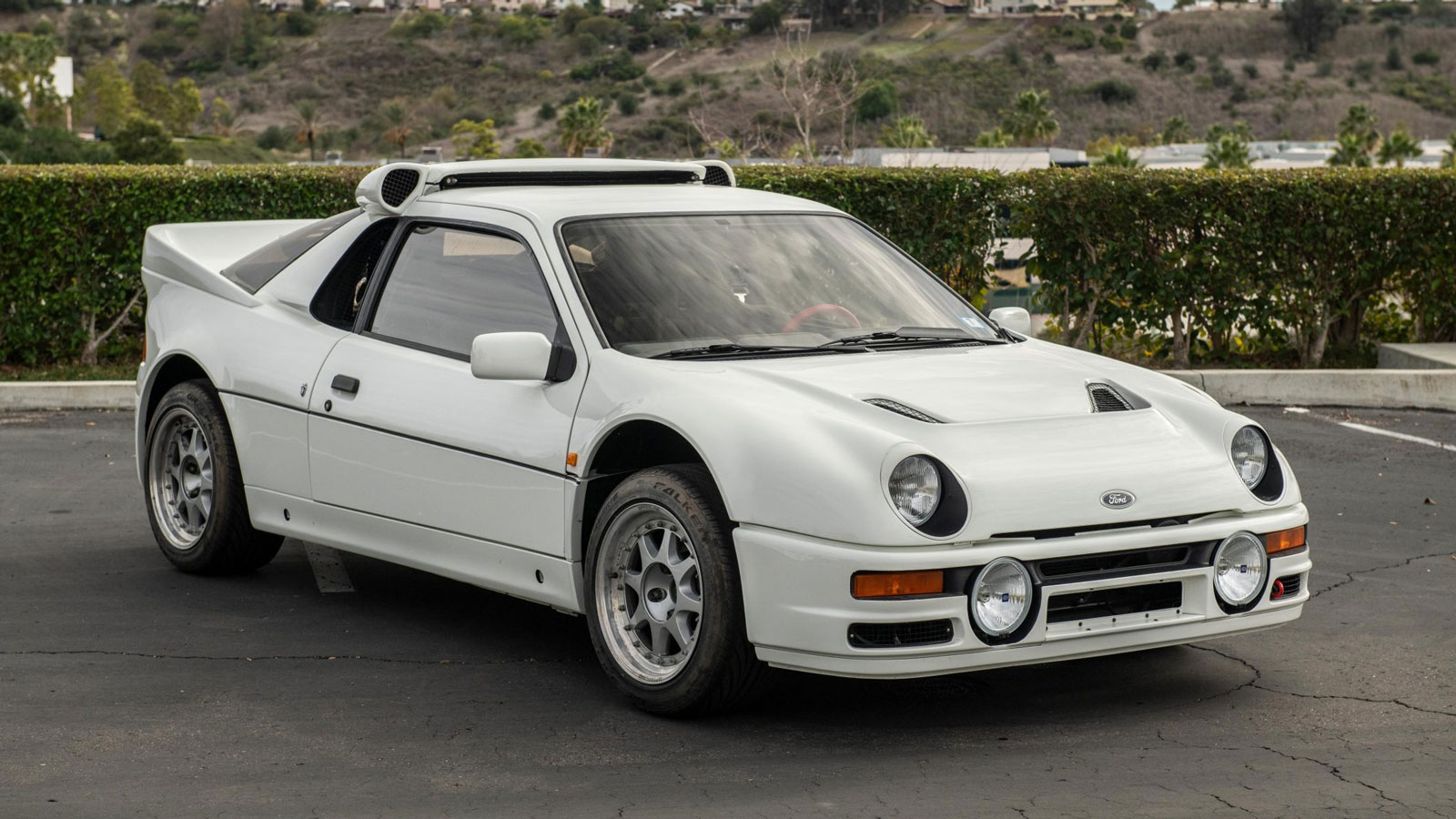 Στο σφυρί ένα υπερσπάνιο Ford RS200 600 ίππων