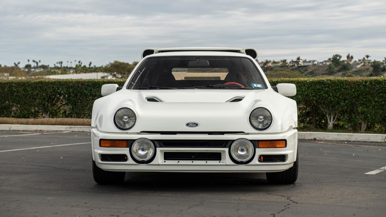 Στο σφυρί ένα υπερσπάνιο Ford RS200 600 ίππων