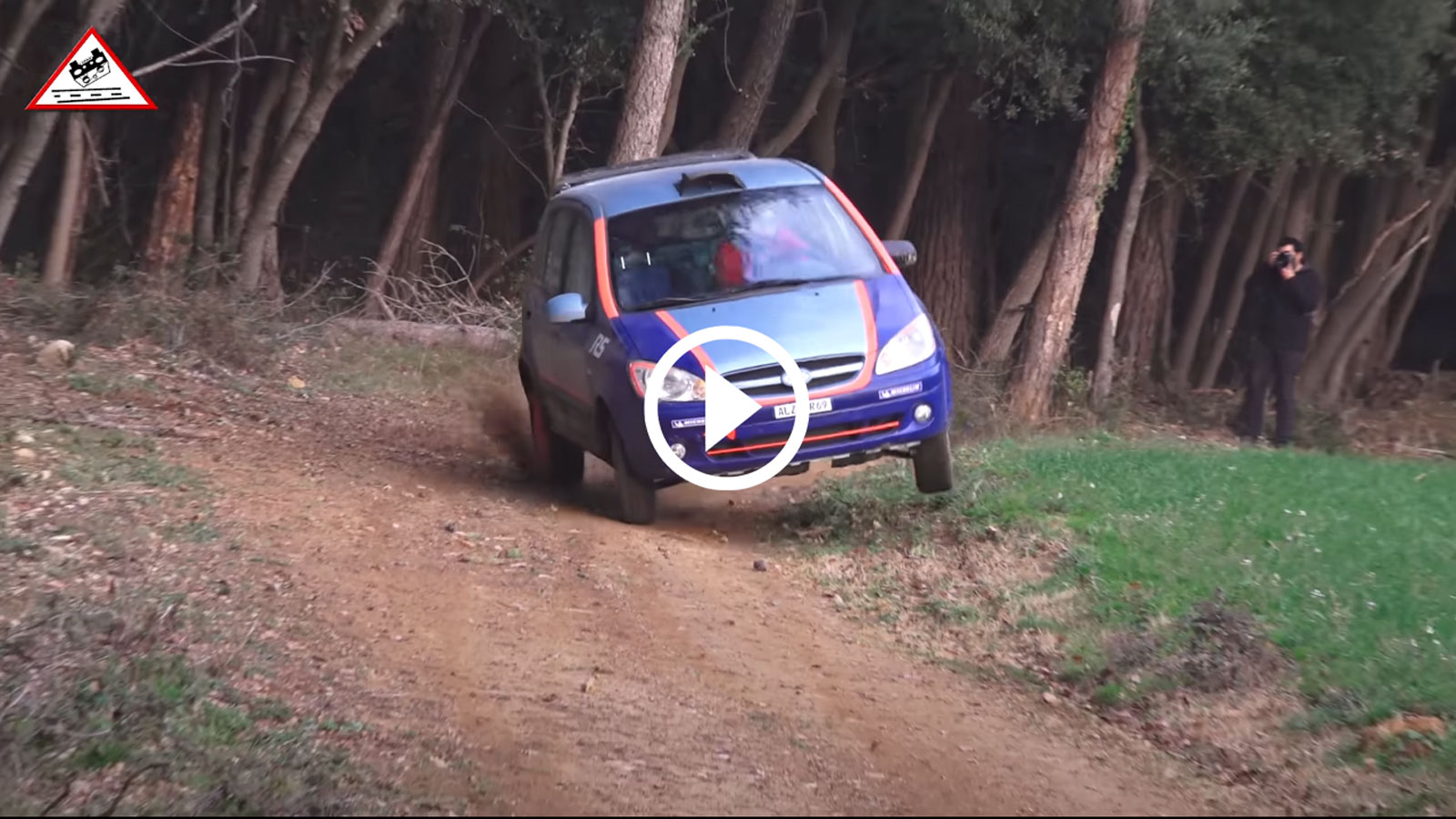 Έβαλε στο Getz αυτοκόλλητα WRC και του ήπιε το αίμα [video]