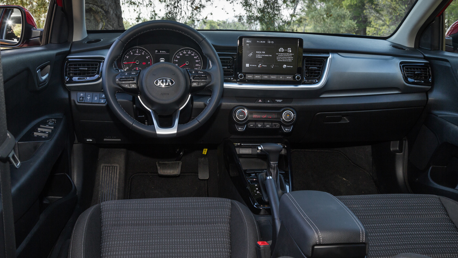 Kia Stonic: Υβριδικό, ευρύχωρο κι άνετο στο δρόμο 