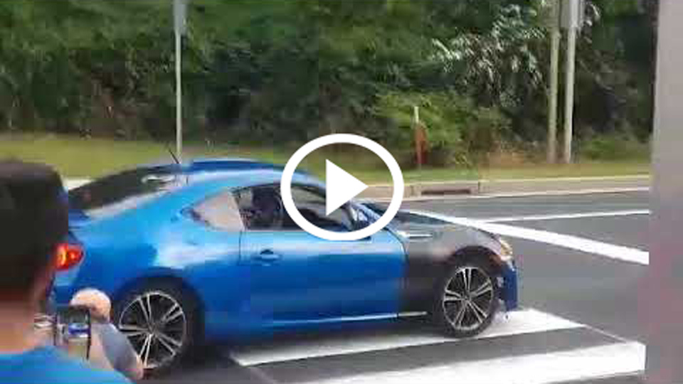 Κουλός με Subaru BRZ έχει αμάξι αλλά όχι χέρια [video]