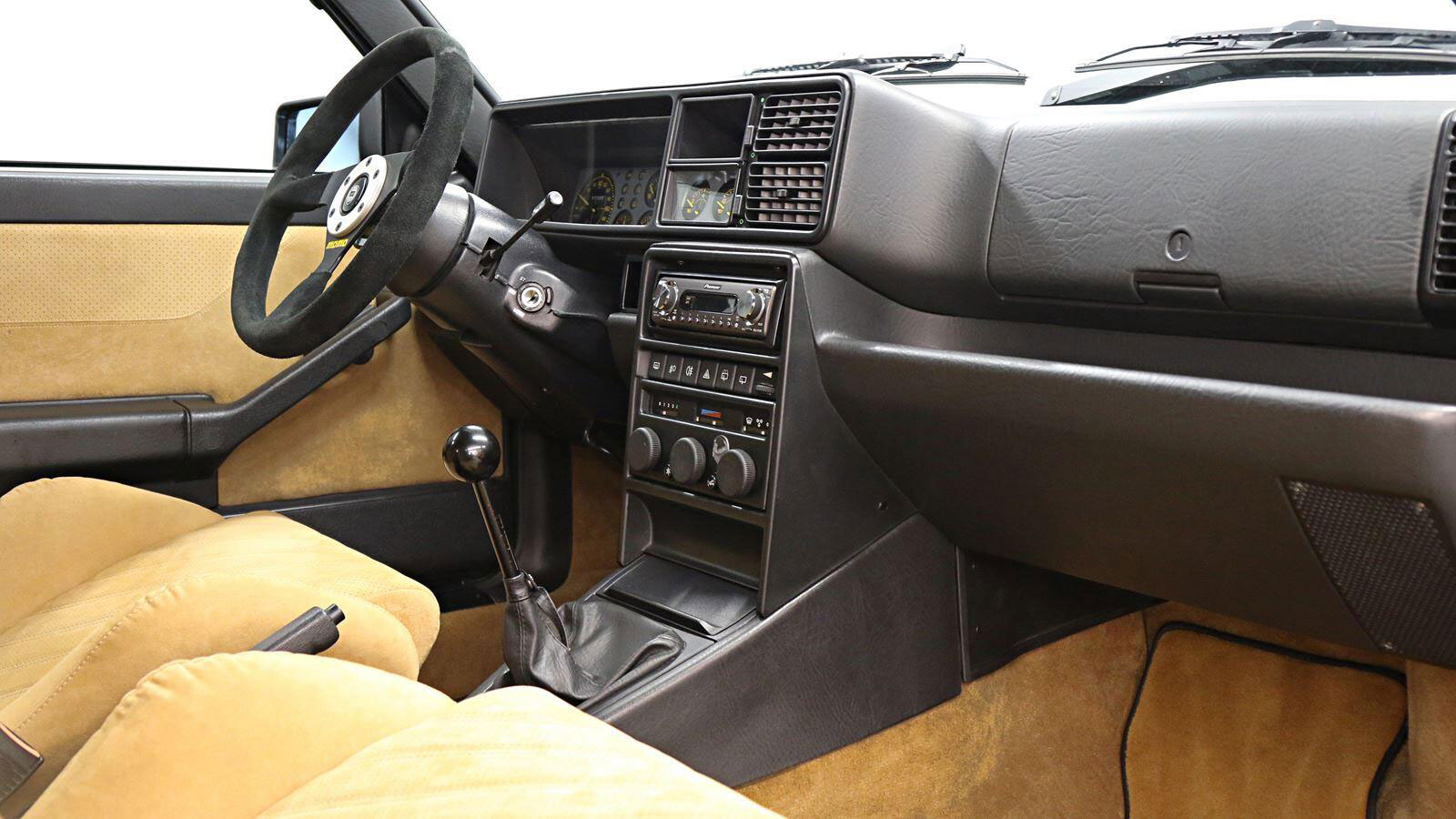 Εξαψήφιο ποσό για μία απίστευτη Lancia Delta Integrale 