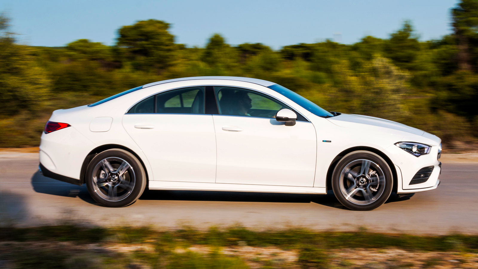Mercedes CLA 250e: 218 ίπποι, 450 Nm ροπή και 3 λτ/100χλμ