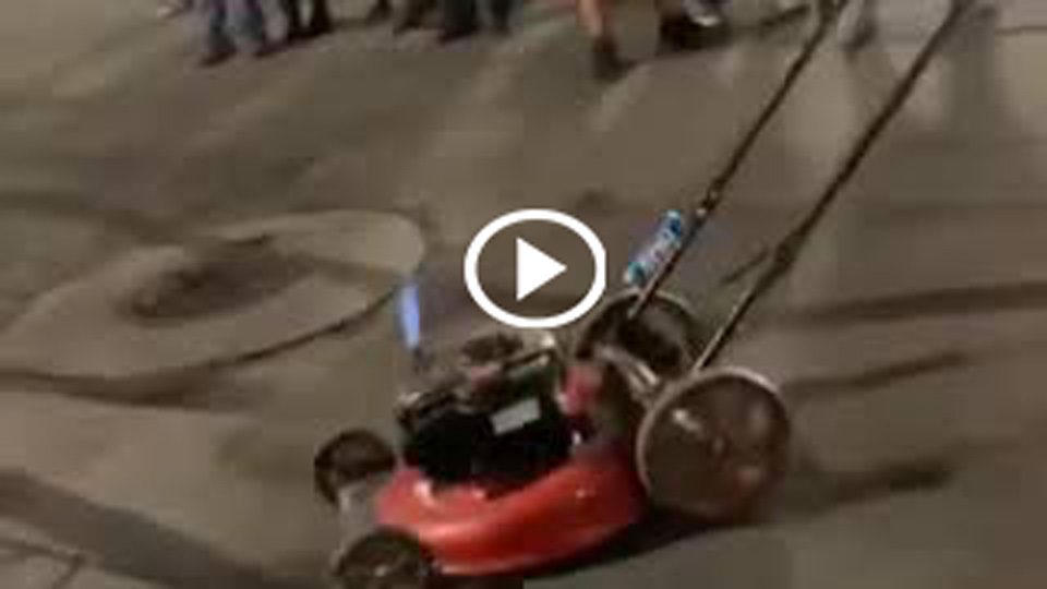 Μηχανή του γκαζόν με Nitro για αστραπιαία κουρέματα [video]