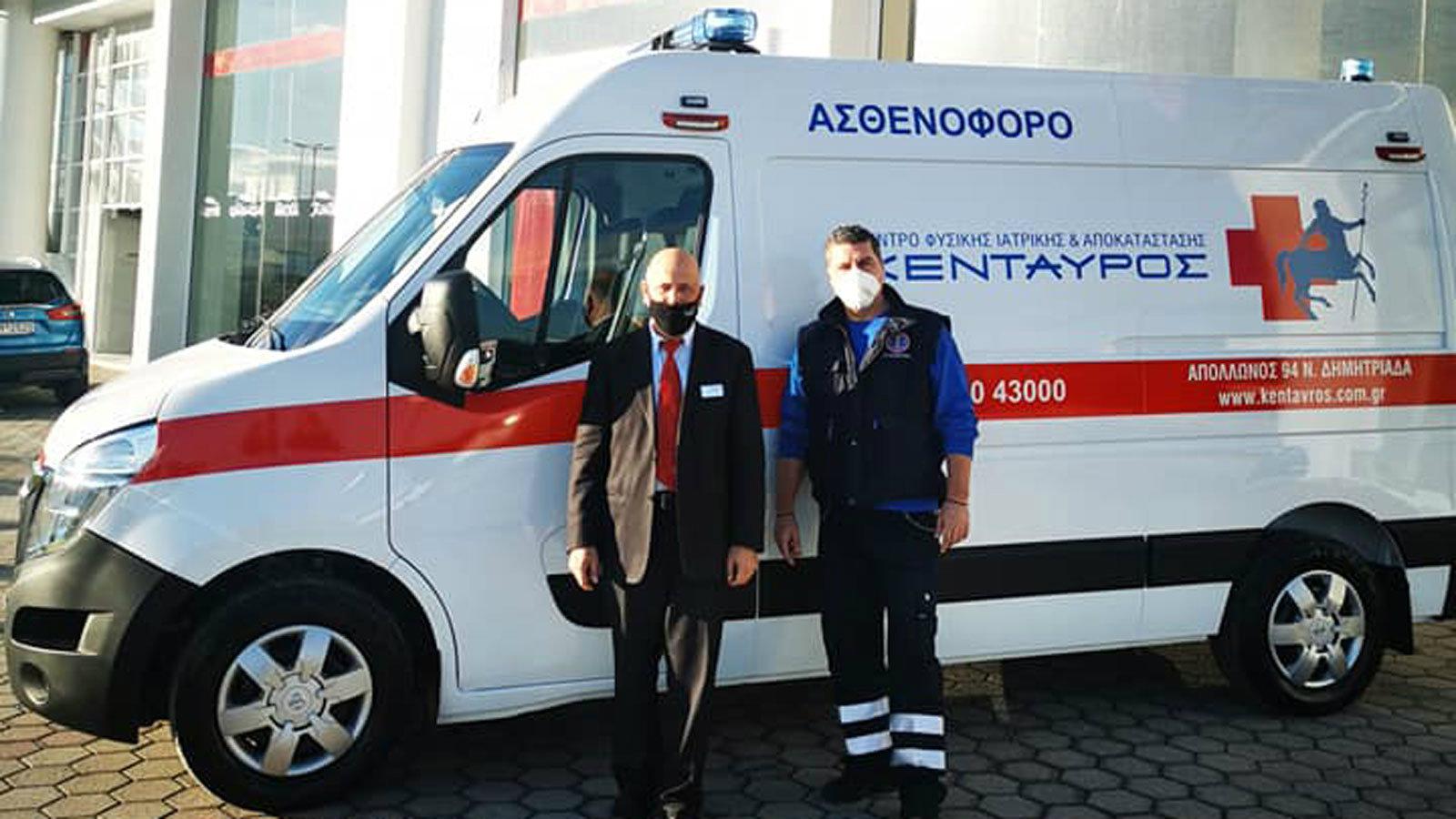 Nissan NV400 σε ρόλο ασθενοφόρου στον Βόλο