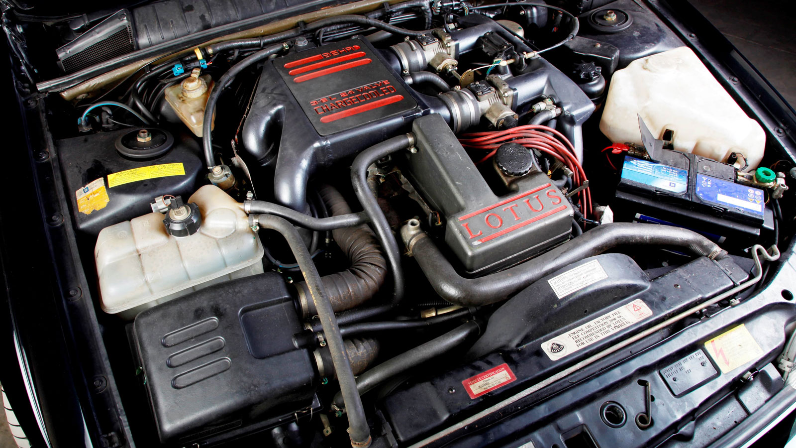 Lotus Omega: Το Opel που κινδύνευσε να απαγορευθεί