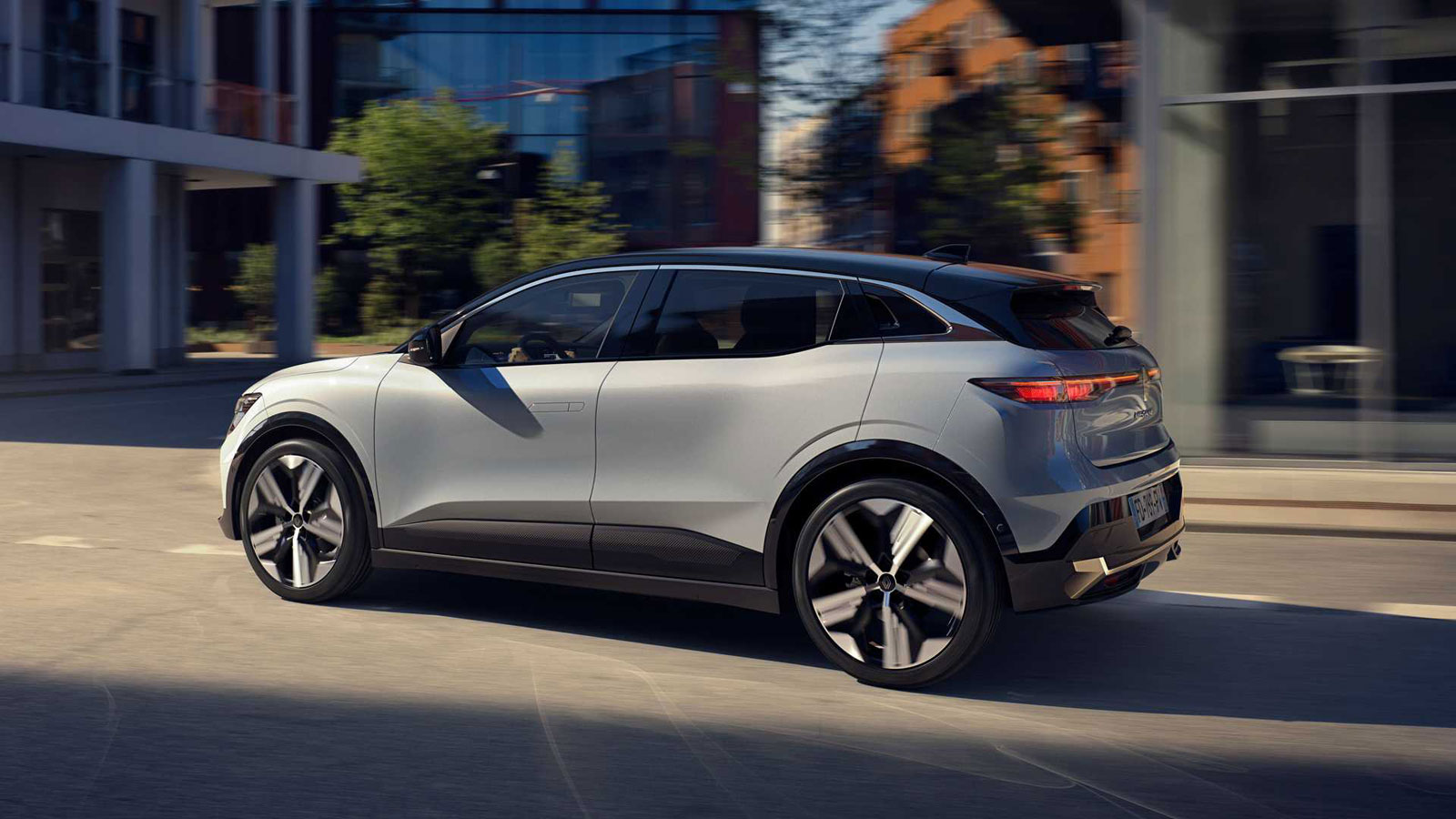 Με εξωτερικές διαστάσεις 4.21 μέτρα, το μεταξόνιο των 2.7 m είναι αρκετά εντυπωσιακό, επιτρέποντας στους μηχανικούς να δημιουργήσουν μία ευρύχωρη καμπ