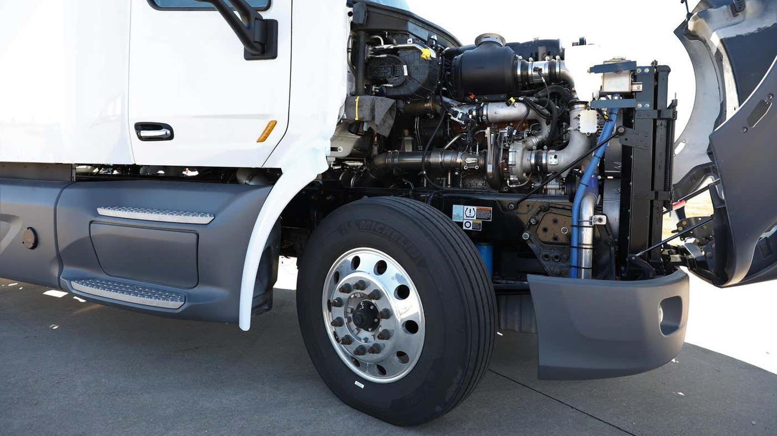 Στην παραγωγή δίχρονος τρικύλινδρος με 6 πιστόνια;