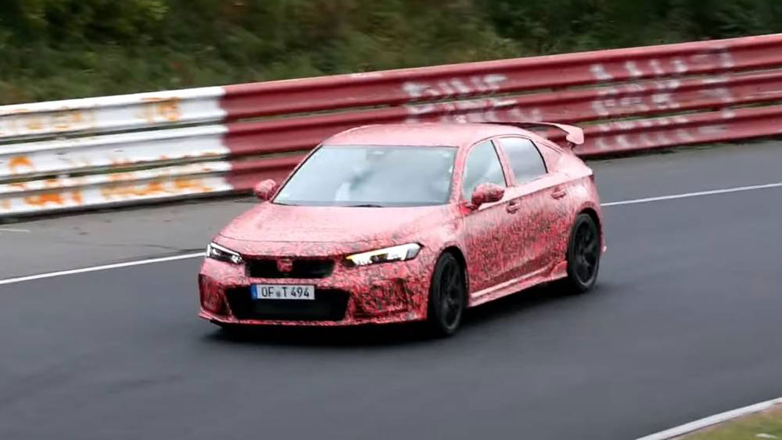 Tο Civic Type R «τσαμπουκαλεύεται» στο Nurburgring