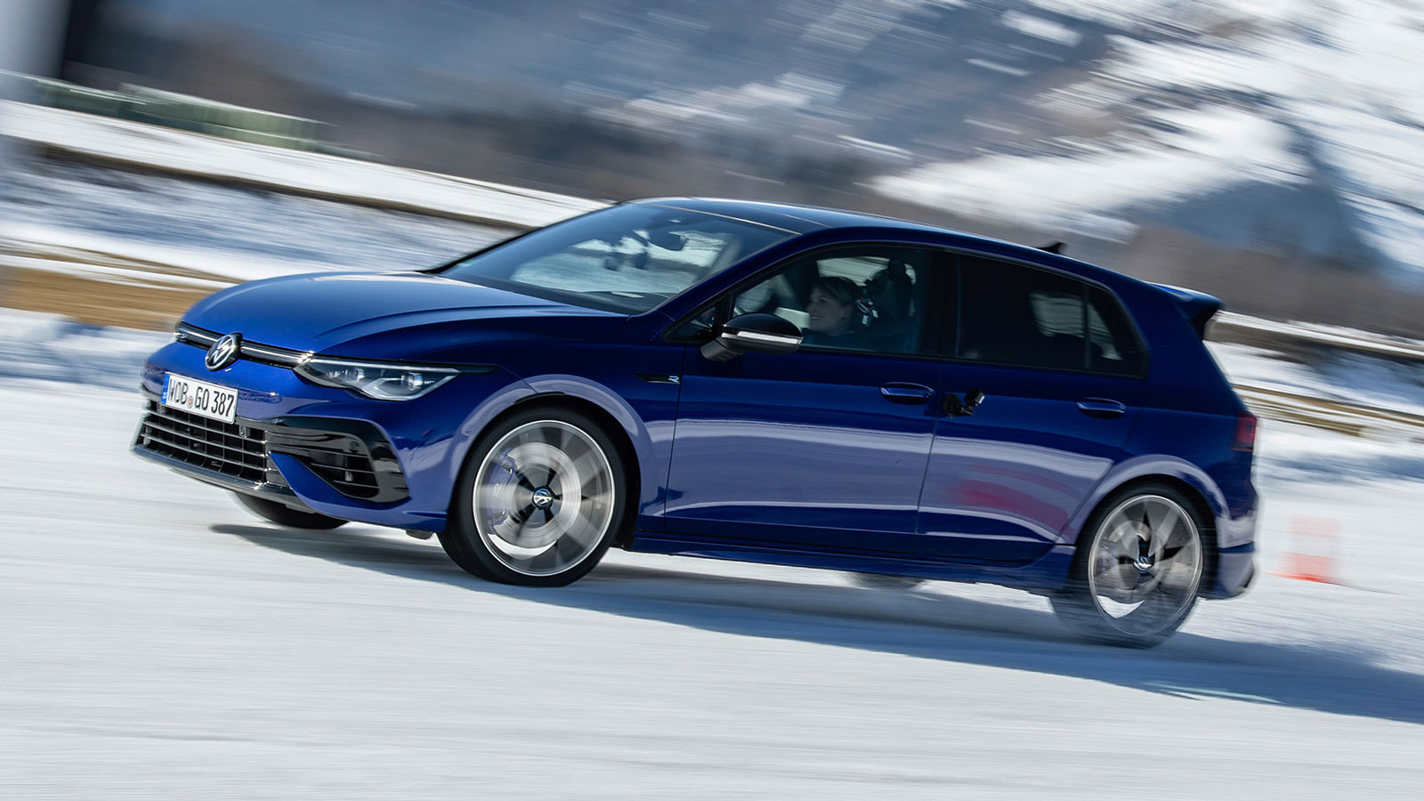 Το «drift mode» μεταμορφώνει το νέο VW Golf R