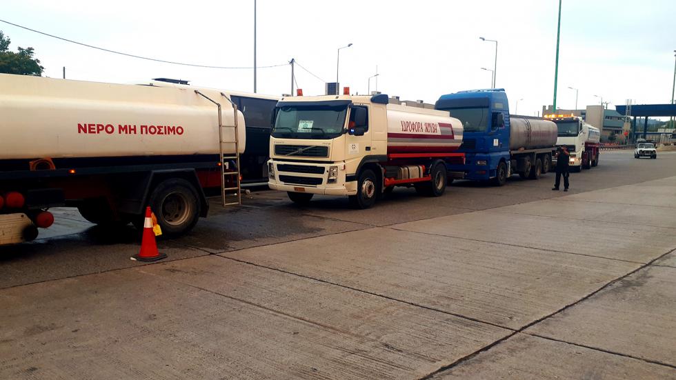 Ειδικά οχήματα και υδροφόρες στέλνει στην Εύβοια η Π. Αττικής