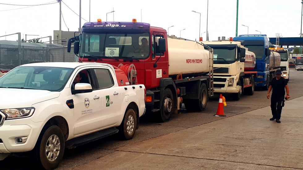 Ειδικά οχήματα και υδροφόρες στέλνει στην Εύβοια η Π. Αττικής