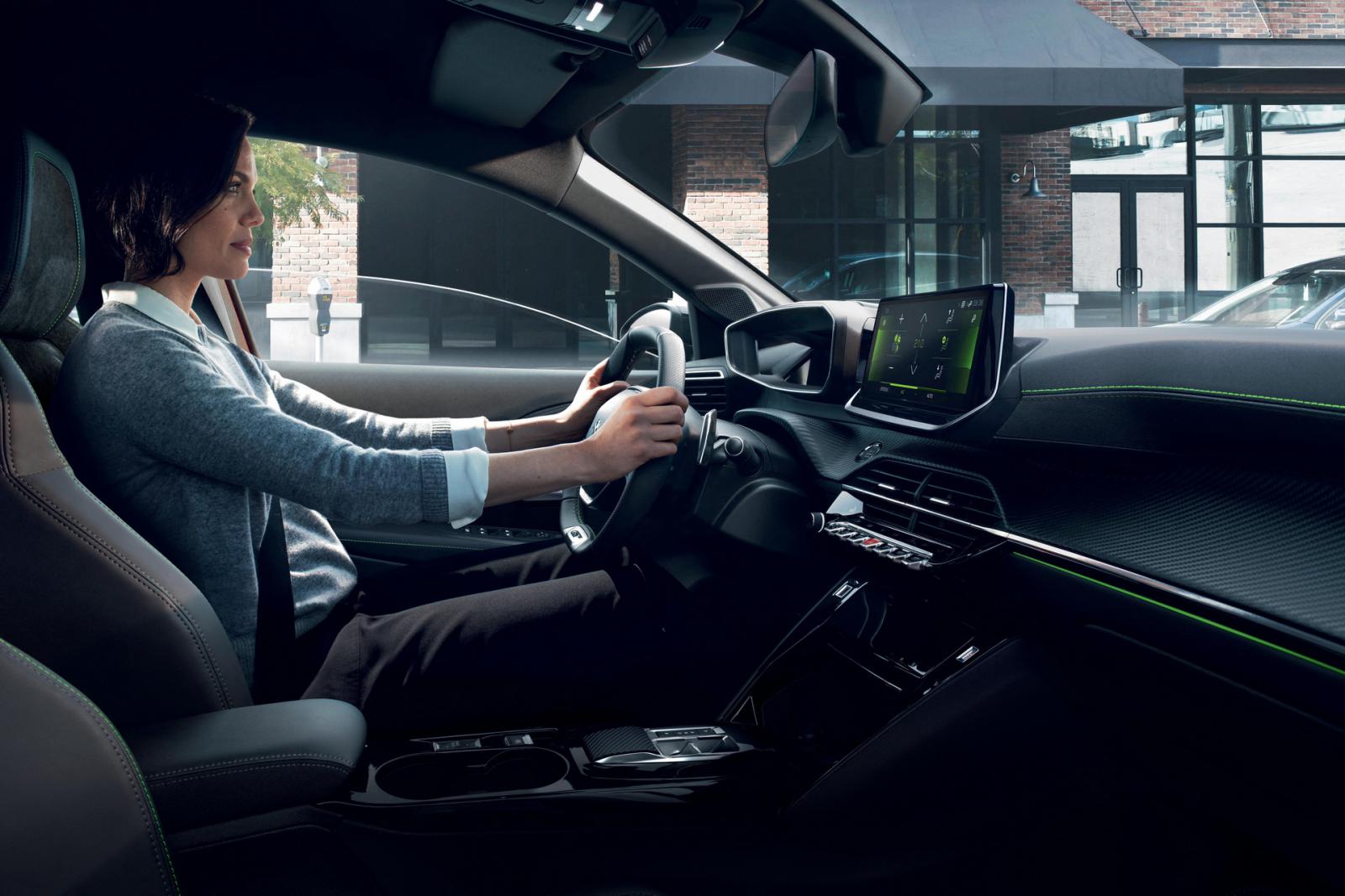 Χωρίς λεβιέ ταχυτήτων τα αυτόματα Peugeot 208 & 2008