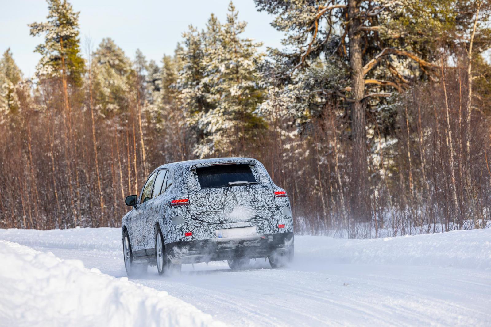 Mercedes EQS SUV: Νέες αποκαλυπτικές εικόνες από το εσωτερικό  