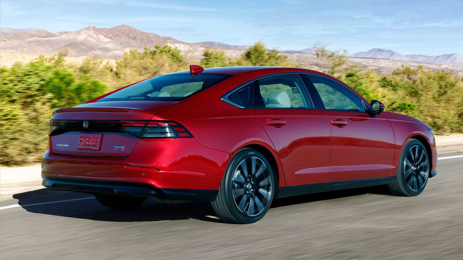 Το νέο Honda Accord έφτασε πιο hi-tech από ποτέ με έως 207 ίππους 