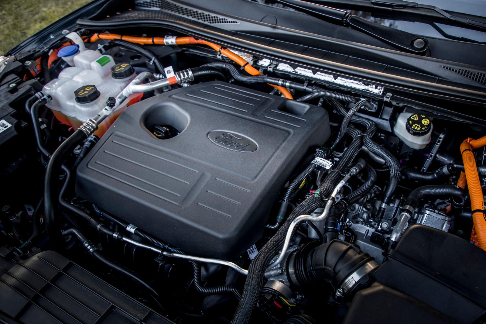 Ford Kuga Plug-In Hybrid: Tο δημοφιλέστερο PHEV μοντέλο