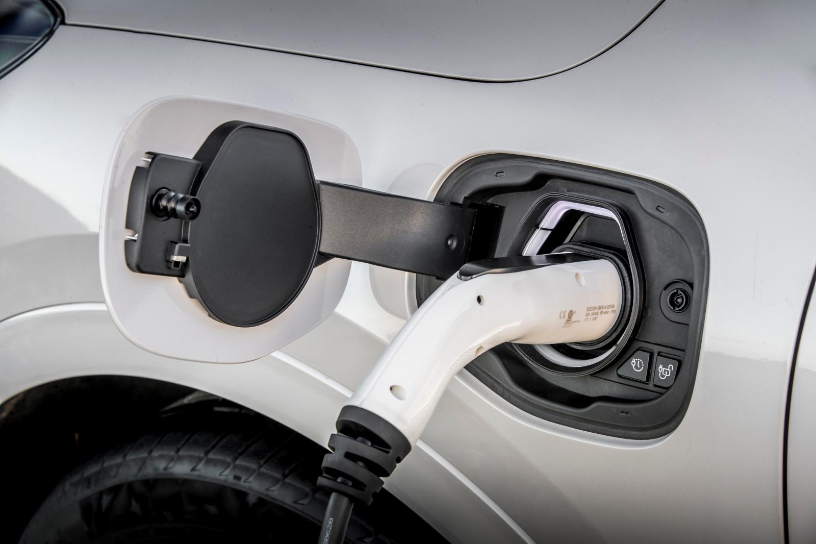 Ford Kuga Plug-In Hybrid: Tο δημοφιλέστερο PHEV μοντέλο