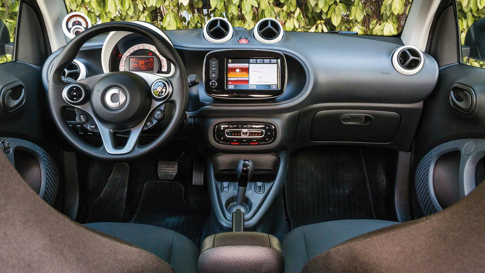 Fiat 500e VS Smart EQ Fortwo: Τα ηλεκτρικά που τρυπώνουν παντού