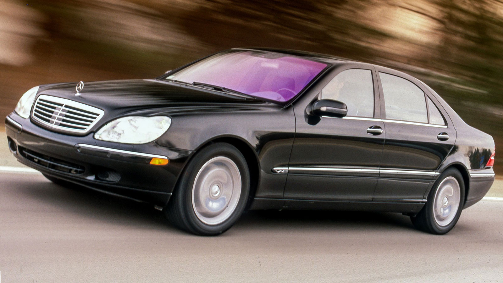 Mercedes S-Class: Το μοντέλο που πάντα άλλαζε την αυτοκίνηση