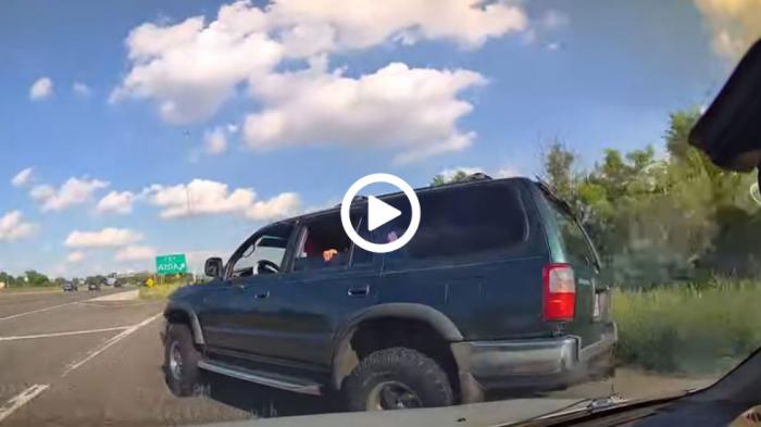 Αλλαγή λωρίδας πάνω σε αυτοκίνητο [video]