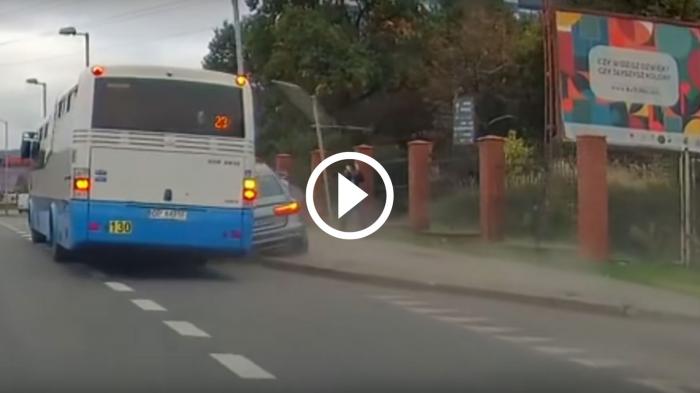 Αλλαγή λωρίδας χωρίς φλας ή προσπέραση από δεξιά; [video]