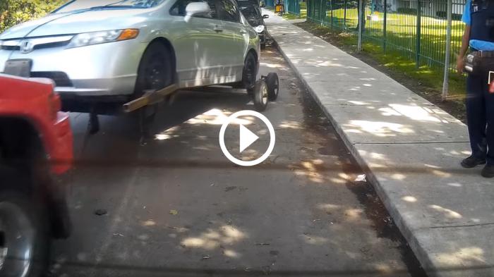 Αναίσθητος πάρκαρε σε αναπηρική θέση [video]