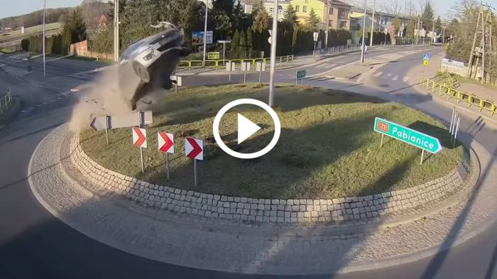 Απογειώθηκε με 140 χλμ./ώρα και έσκασε πάνω σε εκκλησία [video]