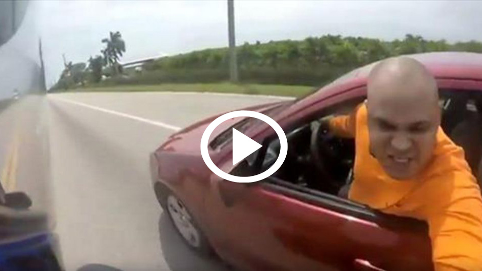 Βγήκε στο αντίθετο για να γλυτώσει απ τον τρελό [video]