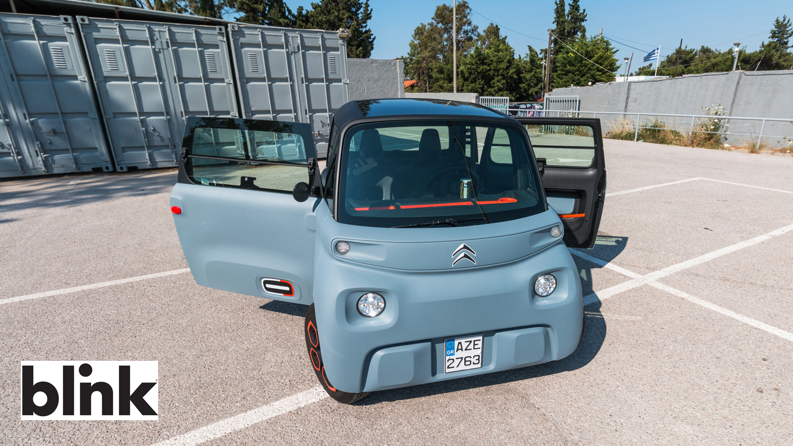 Η εμφάνιση του είναι κάπως διφορούμενη αλλά σε γενικές γραμμές αρέσει! Οι πόρτες που ανοίγουν ανάποδα προσθέτουν ένα ιδιαίτερο στοιχείο.