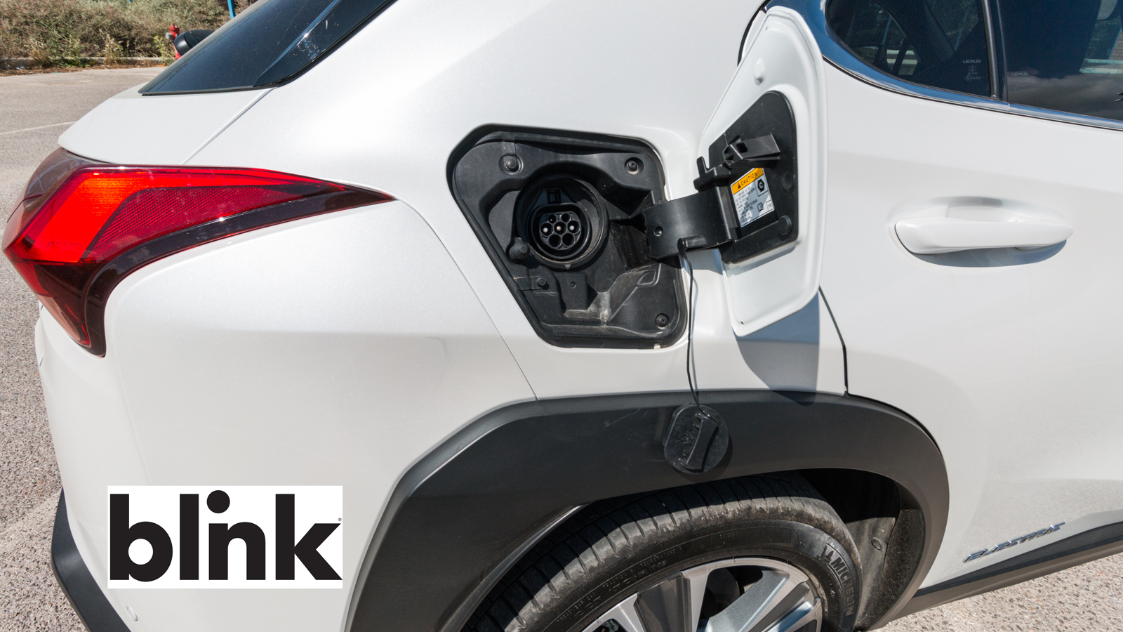 Για να φτάσει από το 10 στο 80% η μπαταρία χρειάζονται 50 λεπτά σε ταχυφορτιστή 50kW ή 8 ώρες και 15 λεπτά σε wall box 6.6kW για ένα πλήρη κύκλο φόρτι