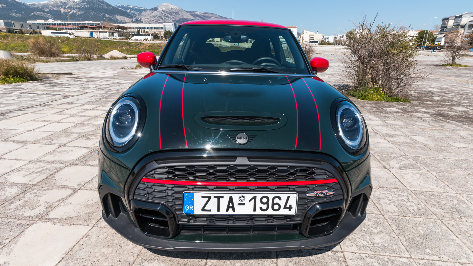 Λεπτομέρειες που εντυπωσιάζουν, εμφάνιση που προκαλεί και οι χτύποι ανεβαίνουν μόνο στο κοίταγμα του Mini JCW