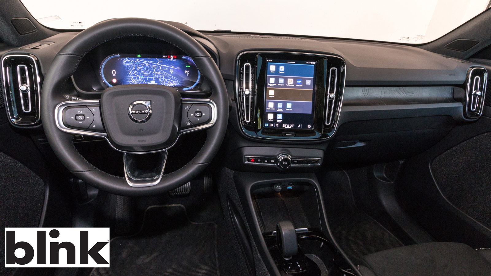 Στο εσωτερικό δεν υπάρχει ίχνος δέρματος. Τα περισσότερα κομμάτια είναι από ανακυκλωμένα υλικά και φυσικές ανανεώσιμες ύλες!