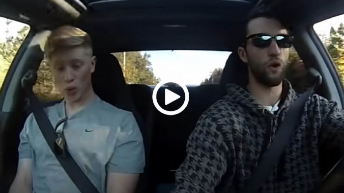 Έκανε καρφωτή στο σασμάν και το πήρε στη μασχάλη [video]