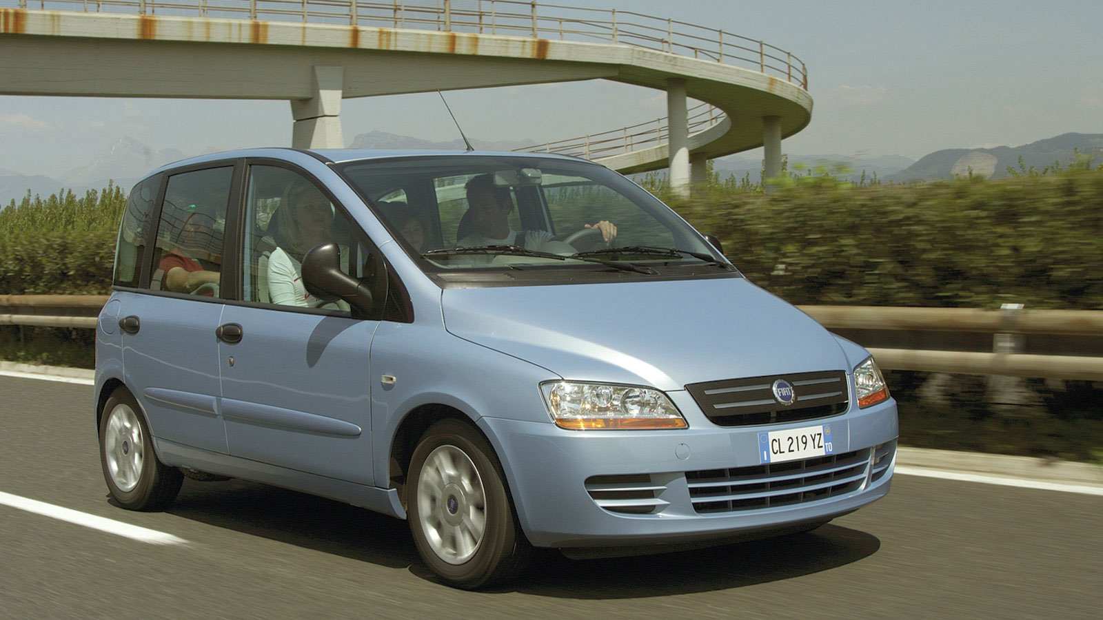 Βλέπετε το Fiat Multipla του 2004.

