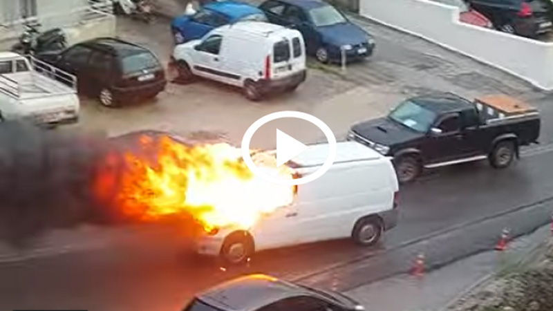 Φλεγόμενο φορτηγάκι στην Κρήτη τσουλάει ανεξέλεγκτα [video]