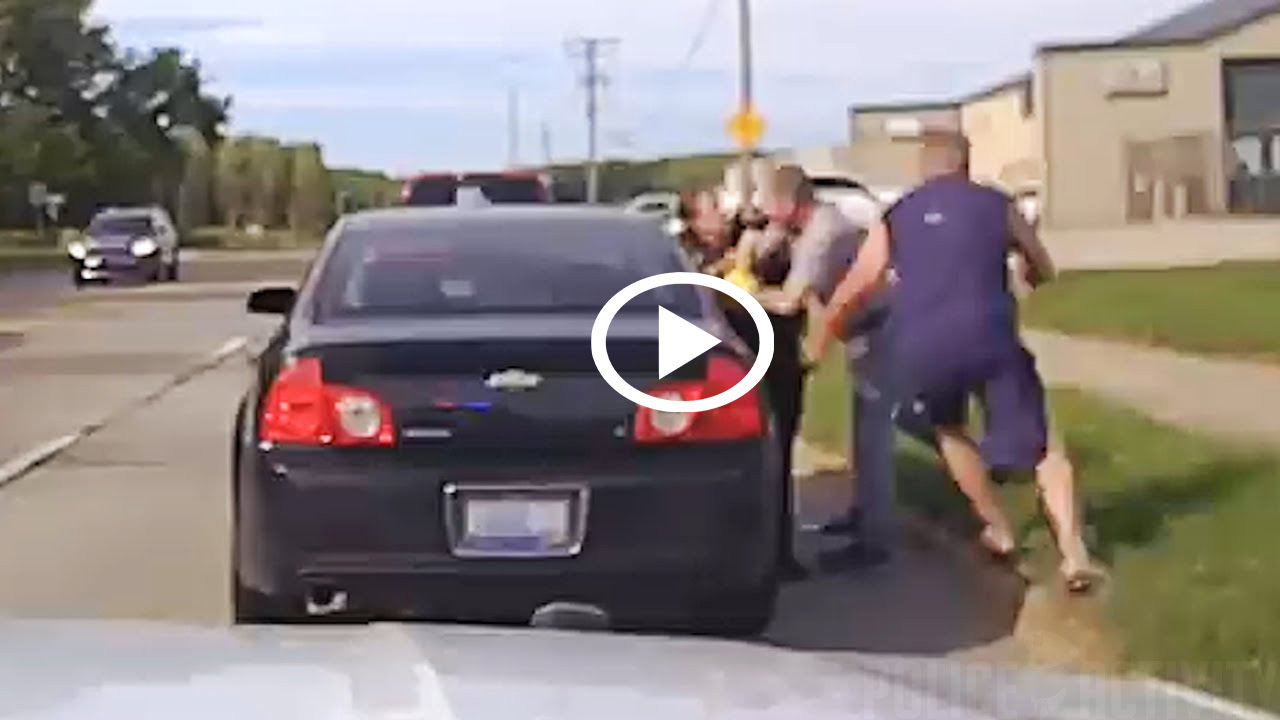 Γυναίκα αστυνομικό έσωσαν 4 ηρωικοί πολίτες [video]