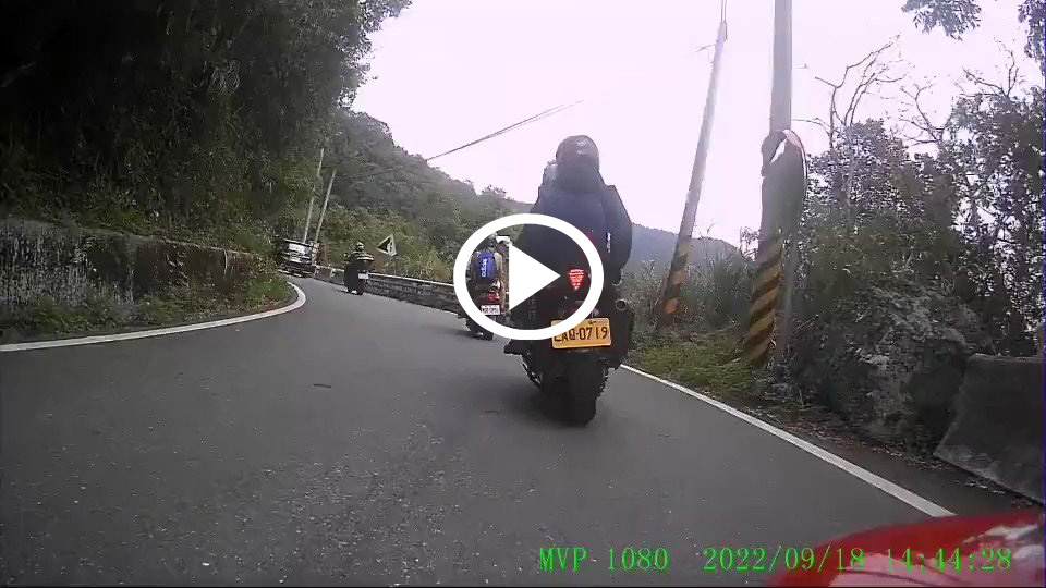 Καταιγίδα με βράχους απο φονικό σεισμό [video] 