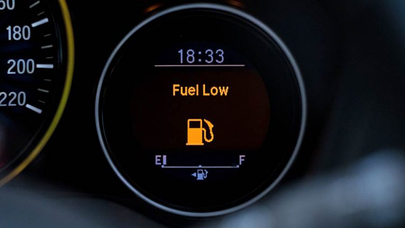 Αυτό το λάθος το κάνουμε όλοι οι οδηγοί και φθείρουμε το αυτοκίνητο μας