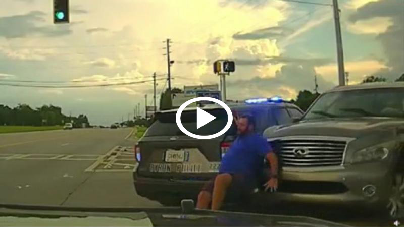 Μάνα με παιδί στο αυτοκίνητο, φρικάρει και φέρνει τον όλεθρο [video]