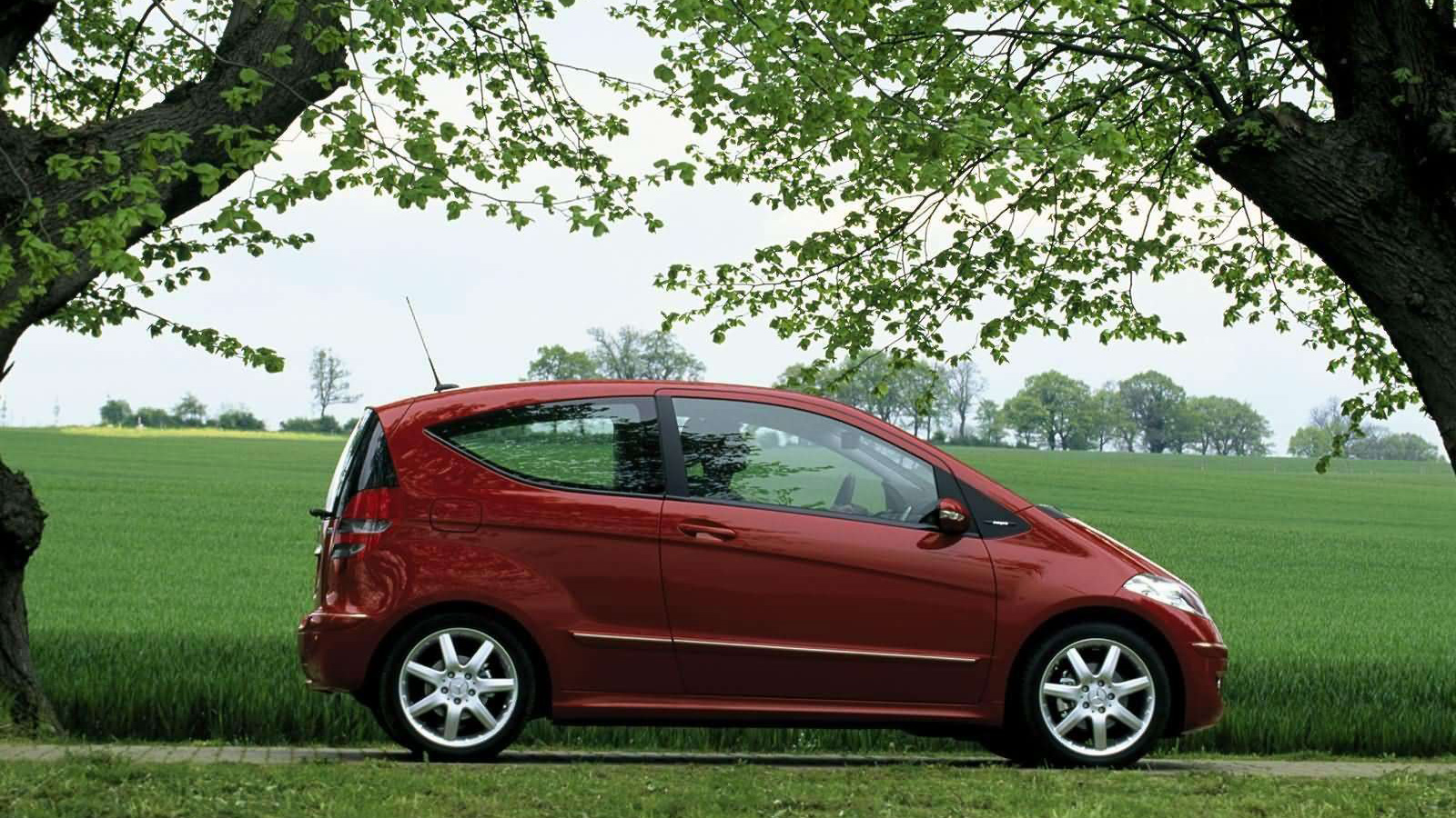 Mercedes A-Class μεταχειρισμένο: 2 γενιές διαμάντια