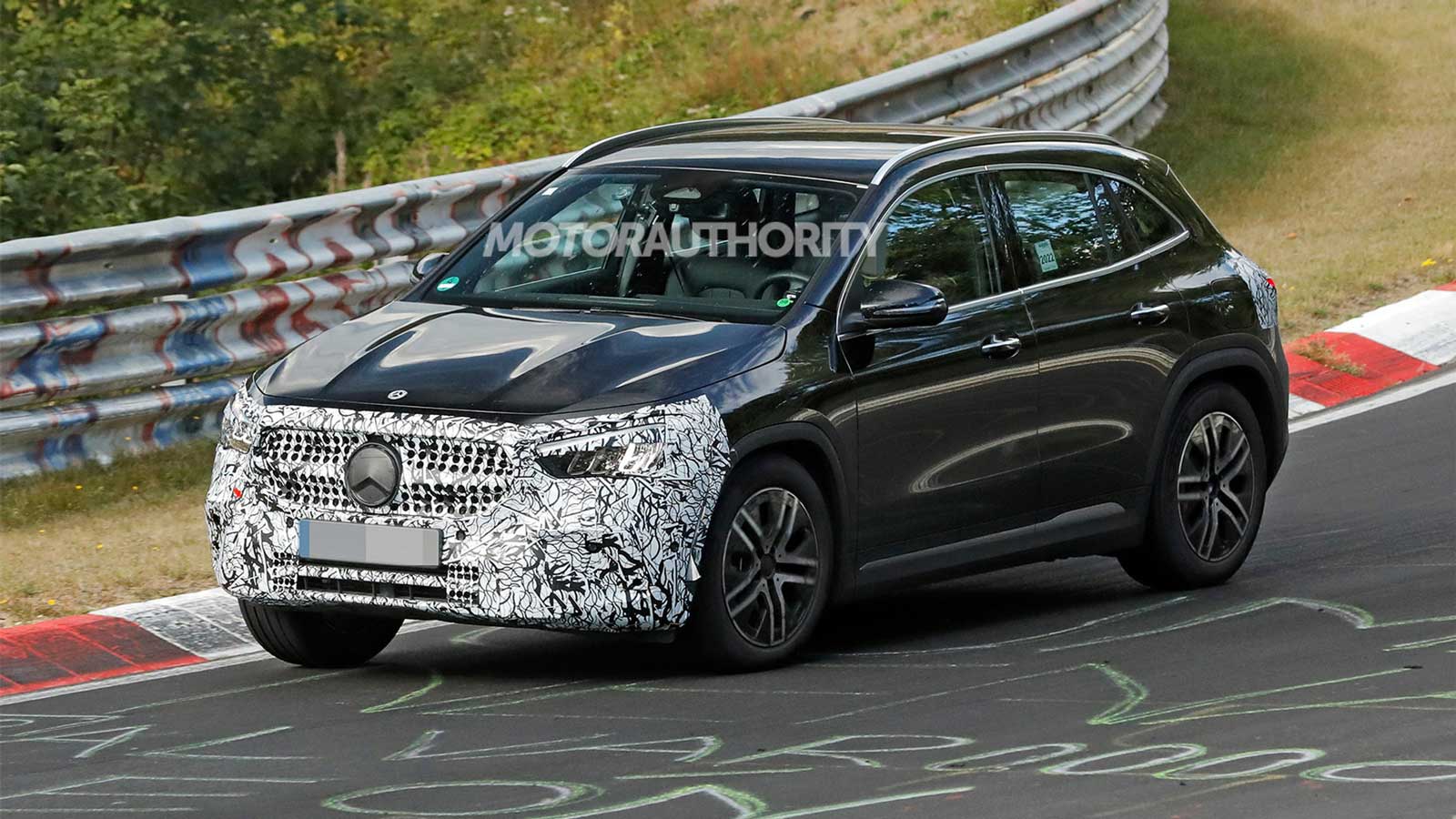 Η Mercedes GLA του 2024 σε δοκιμές στο Nürburgring