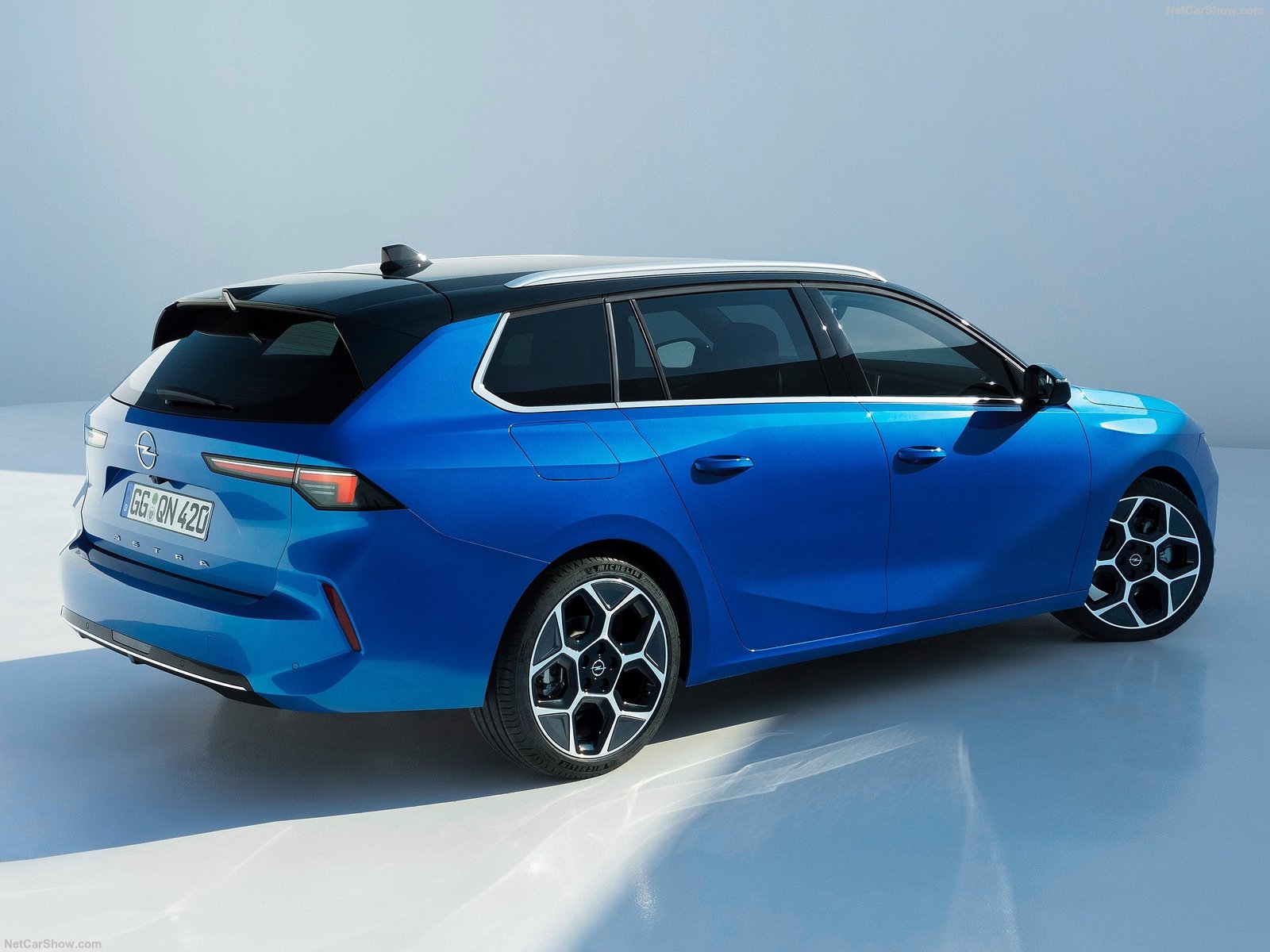 Νέο Opel Astra Sports Tourer: Το station wagon που εξηλεκτρίστηκε